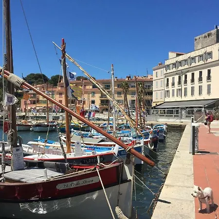 Apartment La Tropezienne, Duplex 73 M2, 100 M Du Port, Climatisation, Grande Terrasse Sanary-sur-Mer