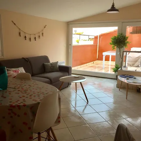 Apartment La Tropezienne, Duplex 73 M2, 100 M Du Port, Climatisation, Grande Terrasse Sanary-sur-Mer