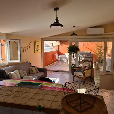 Apartment La Tropezienne, Duplex 73 M2, 100 M Du Port, Climatisation, Grande Terrasse Sanary-sur-Mer