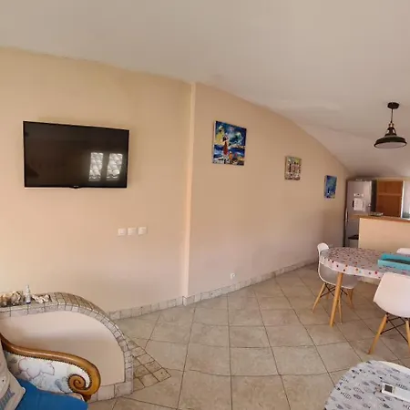 La Tropezienne, Duplex 73 M2, 100 M Du Port, Climatisation, Grande Terrasse *